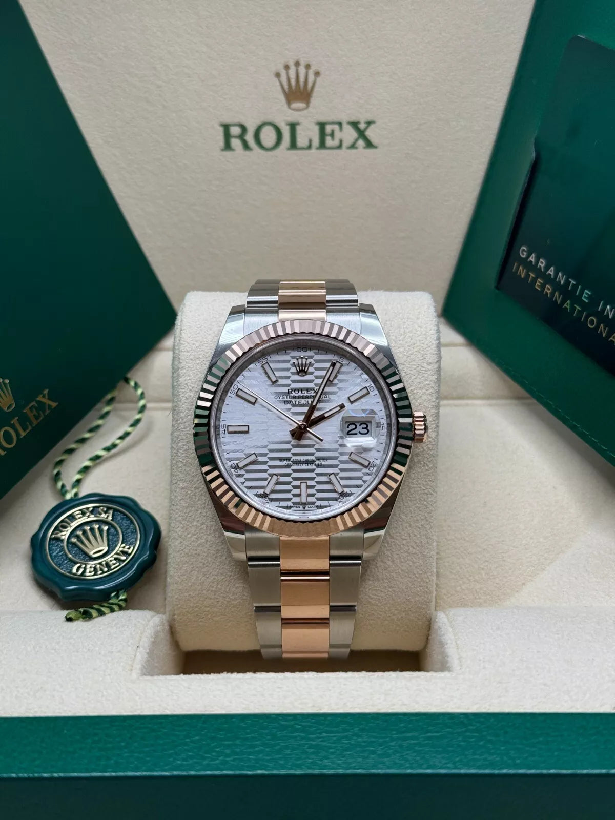 Rolex Datejust 41mm 126331 Silver Fluted Motif Dial Two Tone Stainless Steel & 18K Rose Gold Jubilee Bracelet Men's Watch - Image 8