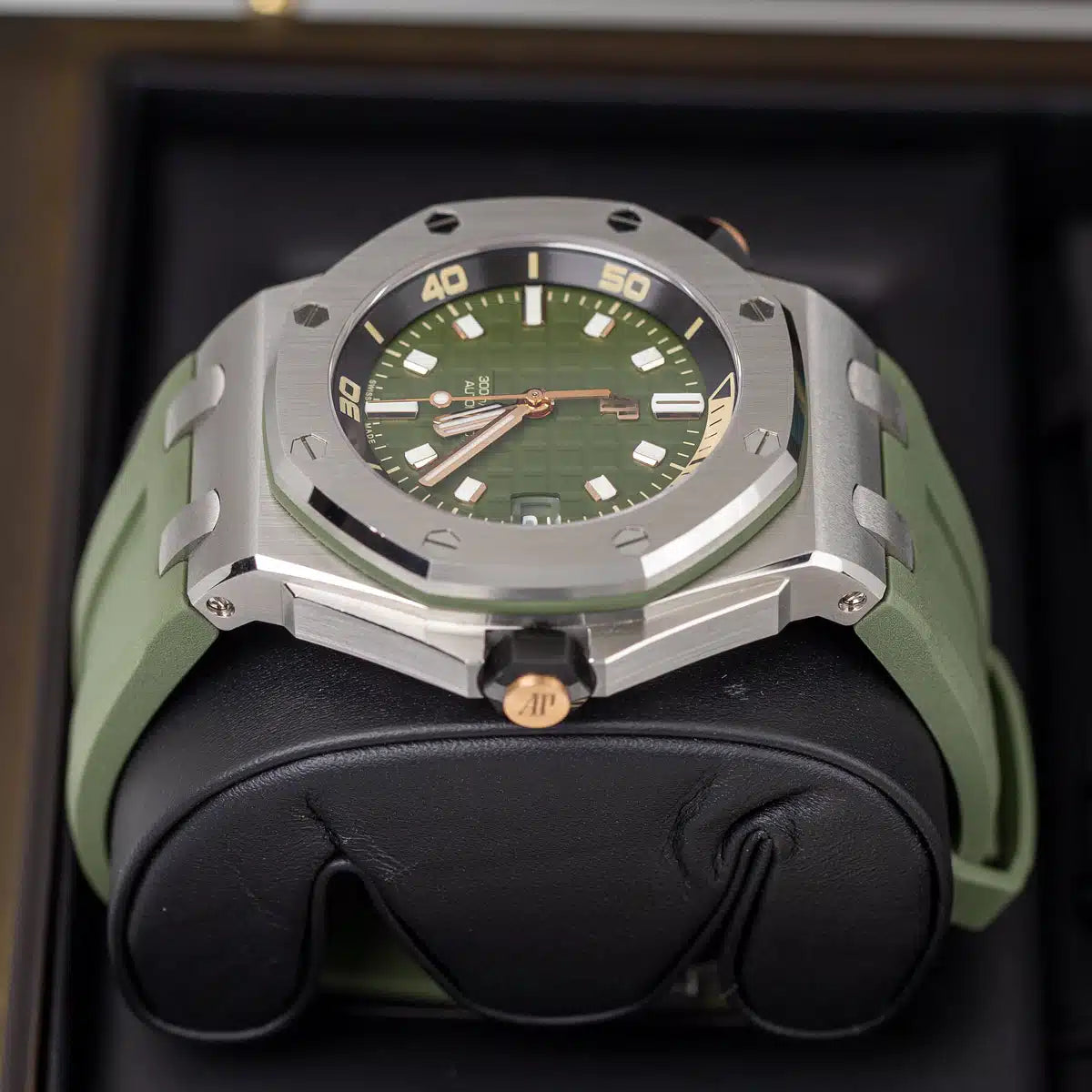 Audemars Piguet Royal Oak Offshore Khaki green 42mm 15720ST.OO.A052CA.01 - Image 4