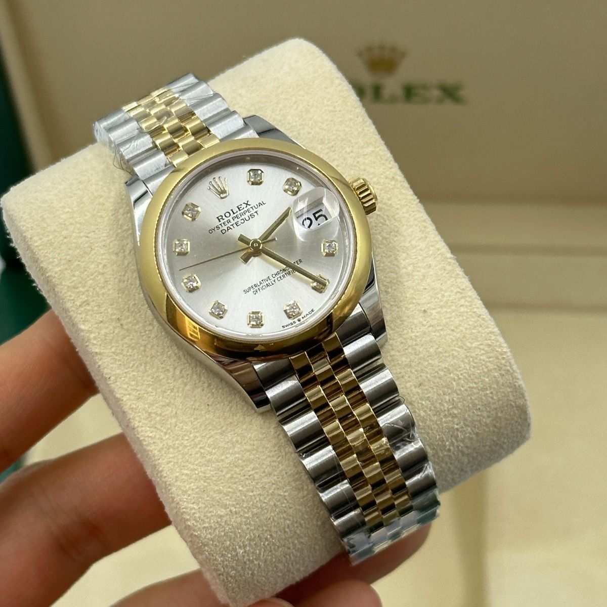 Rolex Datejust m278243-0019/0020 31mm Silver Dial Yellow Rolesor Oyster Watch - Image 9