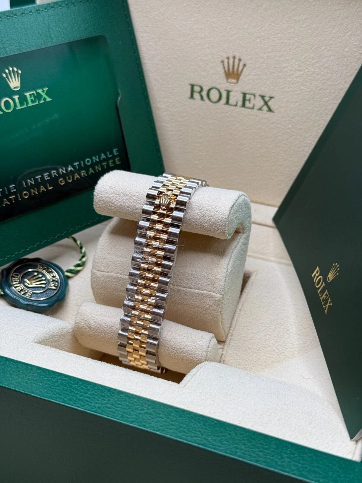 Rolex Datejust m278273-0025/0026 31mm Champagne Dial Stainless Steel and Yellow Gold Oyster Watch - Image 6