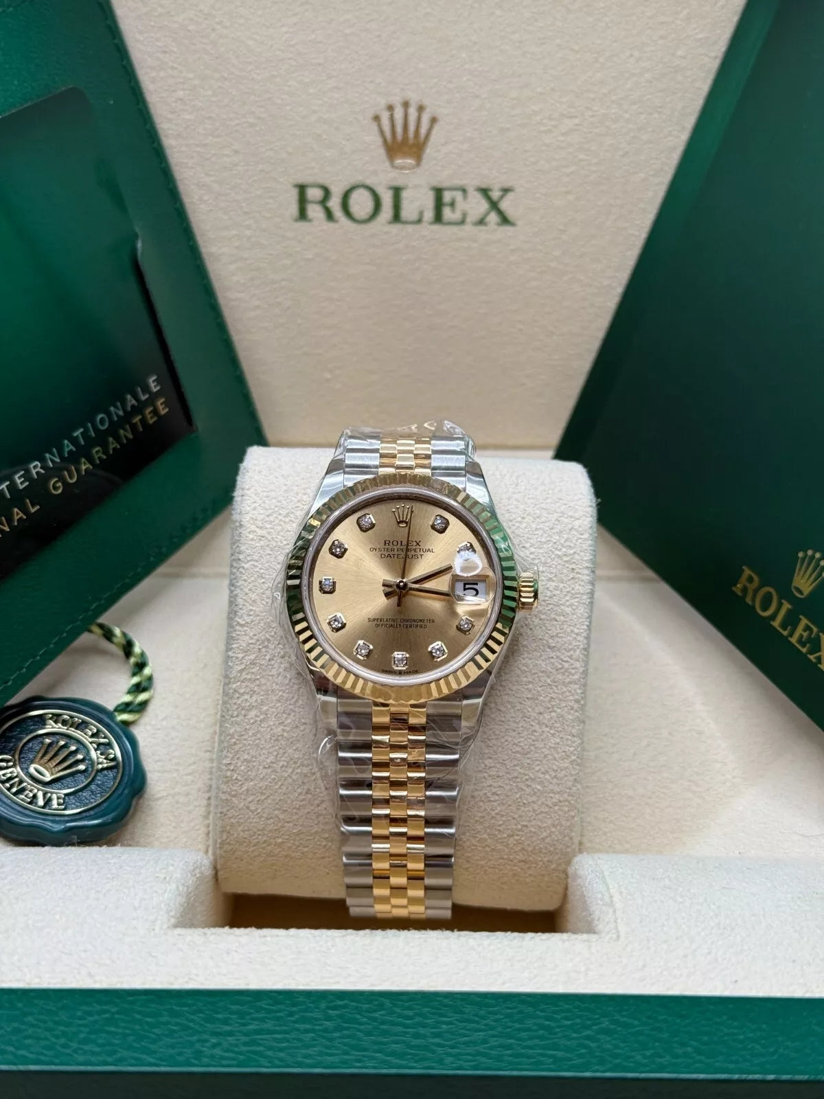 Rolex Datejust m278273-0025/0026 31mm Champagne Dial Stainless Steel and Yellow Gold Oyster Watch - Image 3