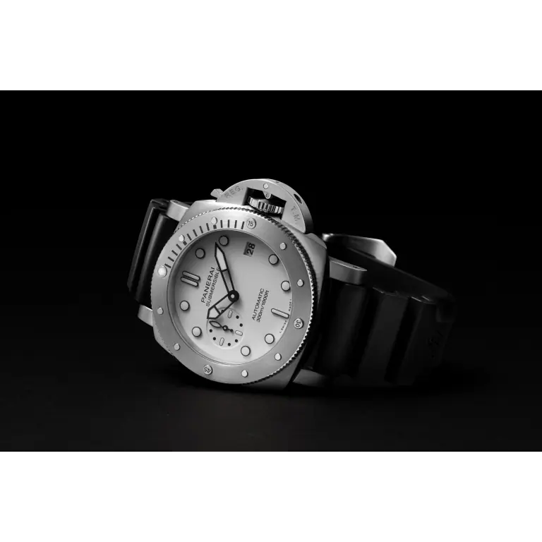 Panerai Submersible 42mm PAM01590 - Image 5