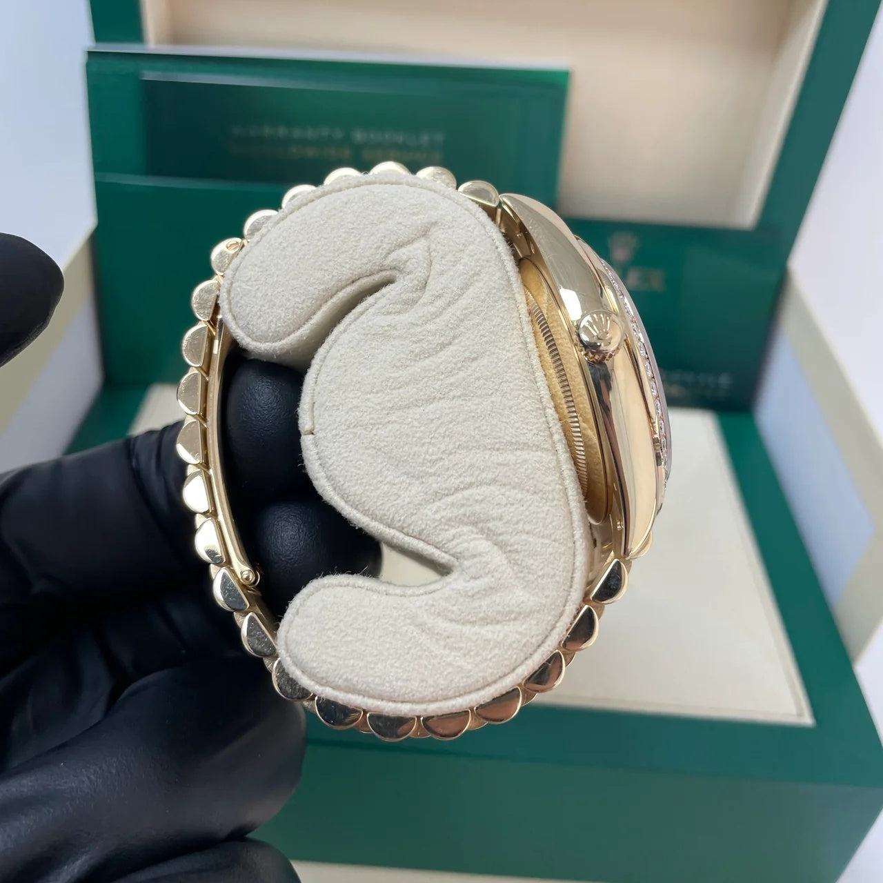 Rolex Day-Date 40mm Champaign Dial and Diamond Bezel Yellow Gold President Bracelet 228348RBR-0008 - Image 8