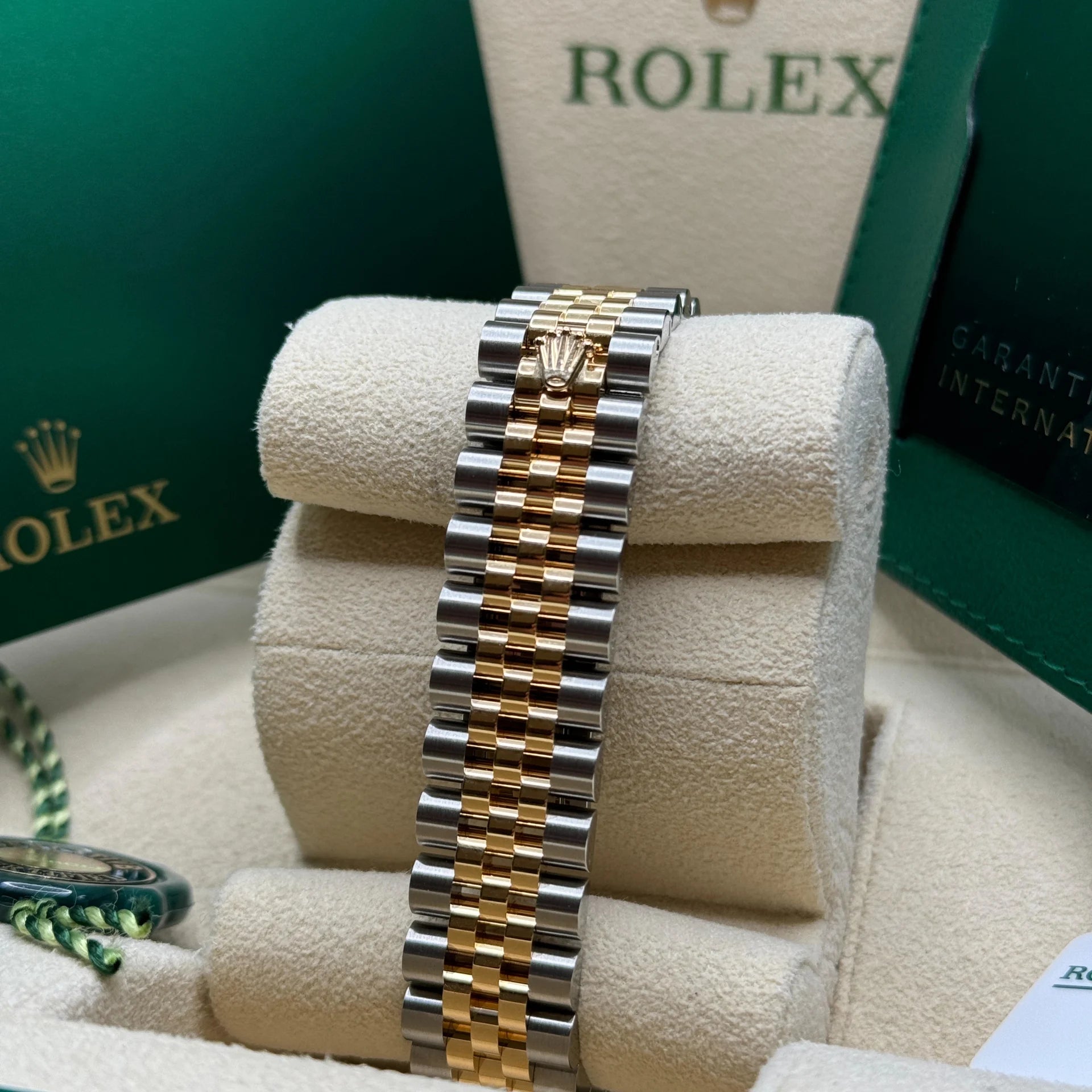 Rolex Datejust m278273-0023/0024 31mm Black Mother-of-Pearl Dial Stainless Steel and Yellow Gold Oyster Watch - Image 5