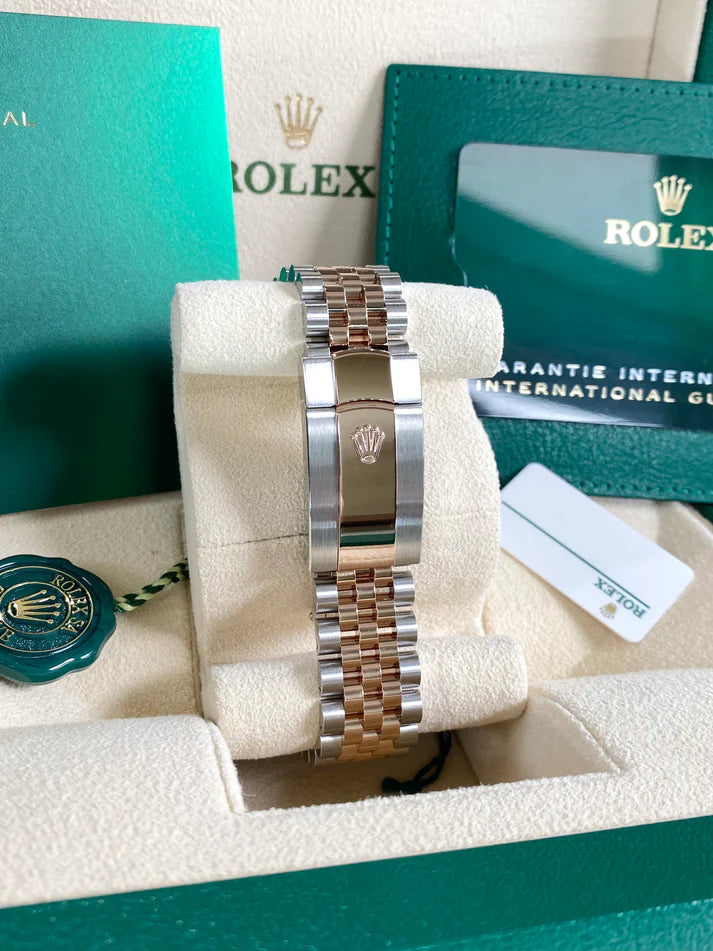 Rolex Datejust 41mm 126331 Silver Fluted Motif Dial Two Tone Stainless Steel & 18K Rose Gold Jubilee Bracelet Men's Watch - Image 7
