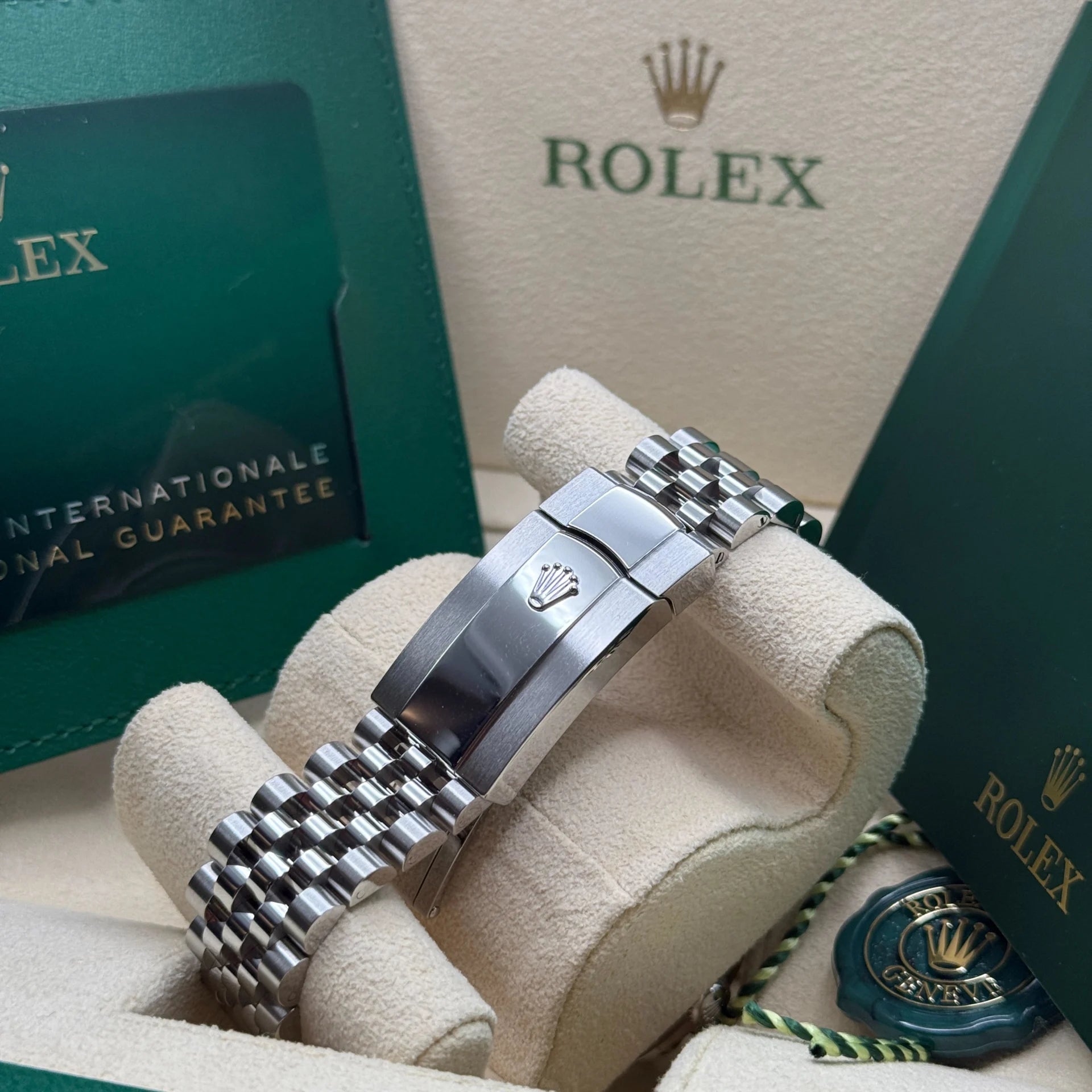 Rolex Datejust 36mm 126284 Mother-of-Pearl Dial Oyster Bracelet - Image 6
