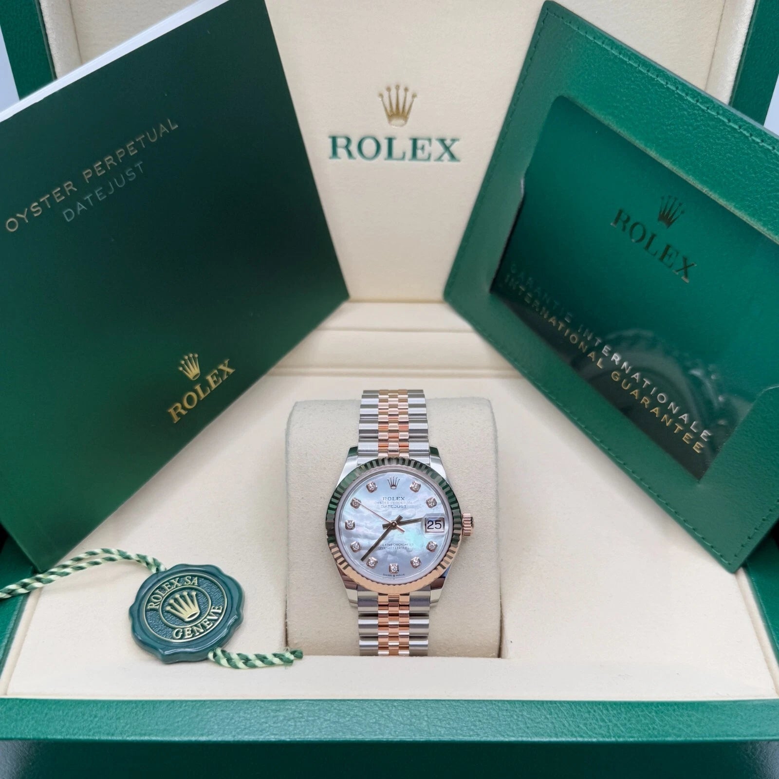 Rolex Lady-Datejust 28mm 279171 White Mother Of Pearl Diamond Oyster Stainless Steel and Rose Gold - Image 5
