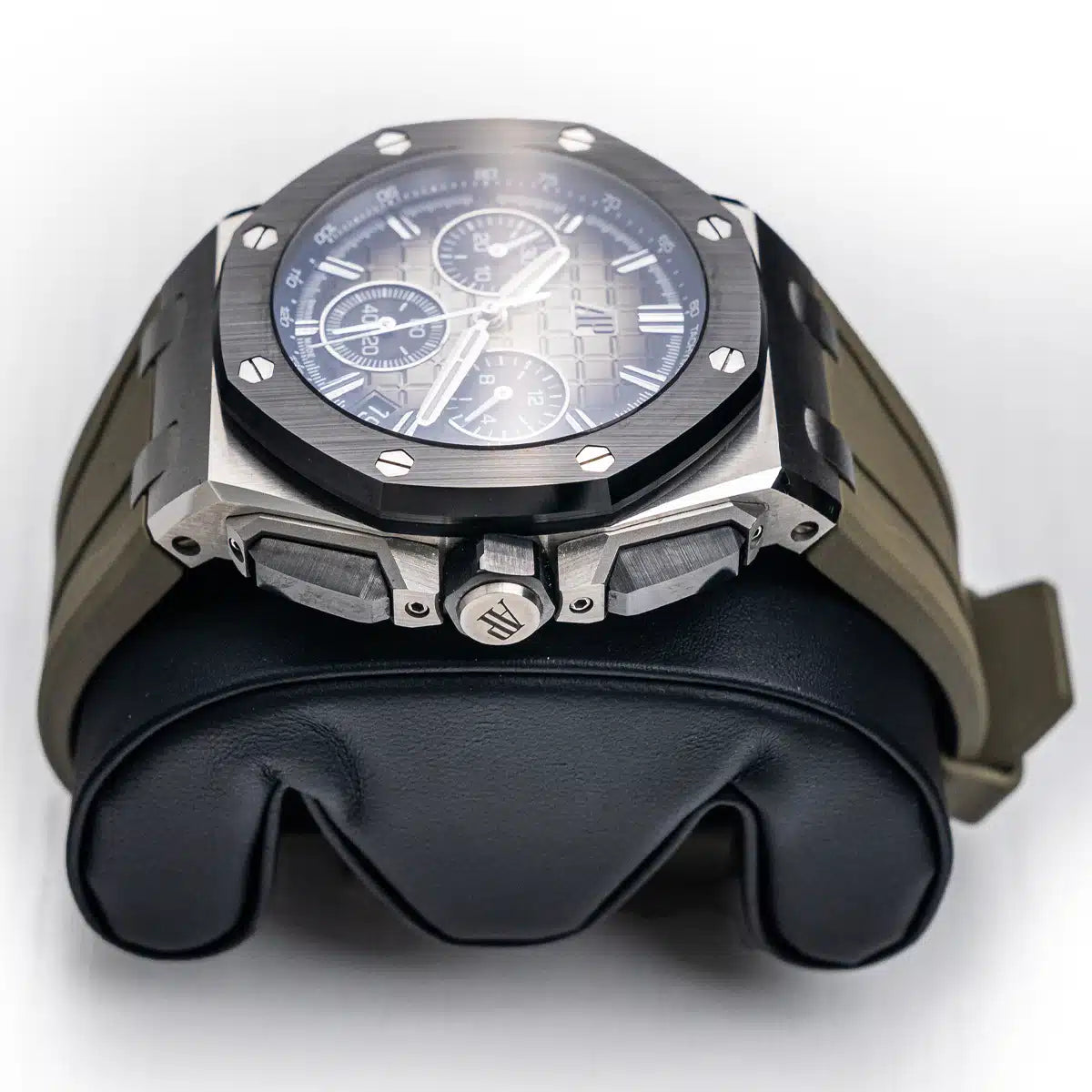 Audemars Piguet Royal Oak Offshore Watch 43mm 26420SO.OO.A600CA.01 - Image 3