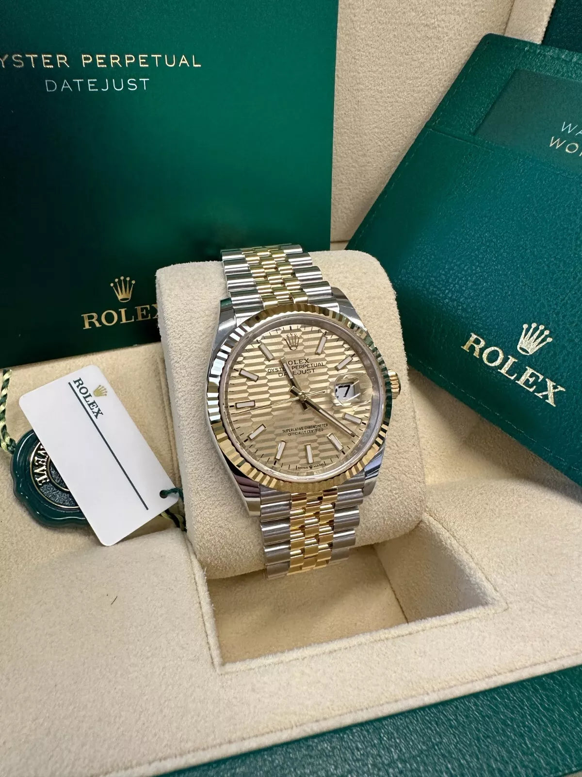 Rolex Datejust 36mm 126233 Golden Fluted Motif 36mm Dial Oyster Bracelet - Image 13