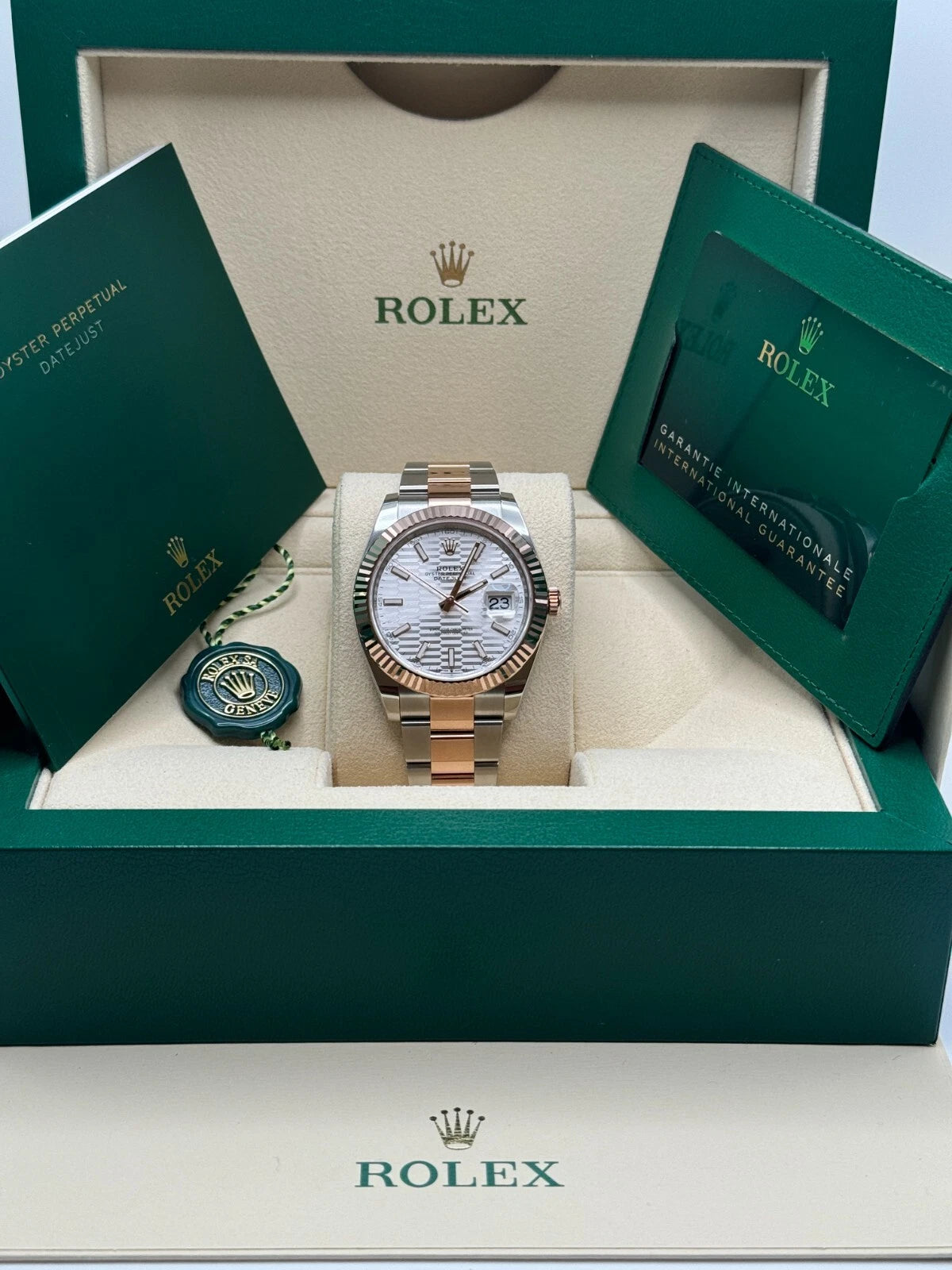 Rolex Datejust 41mm 126331 Silver Fluted Motif Dial Two Tone Stainless Steel & 18K Rose Gold Jubilee Bracelet Men's Watch - Image 11