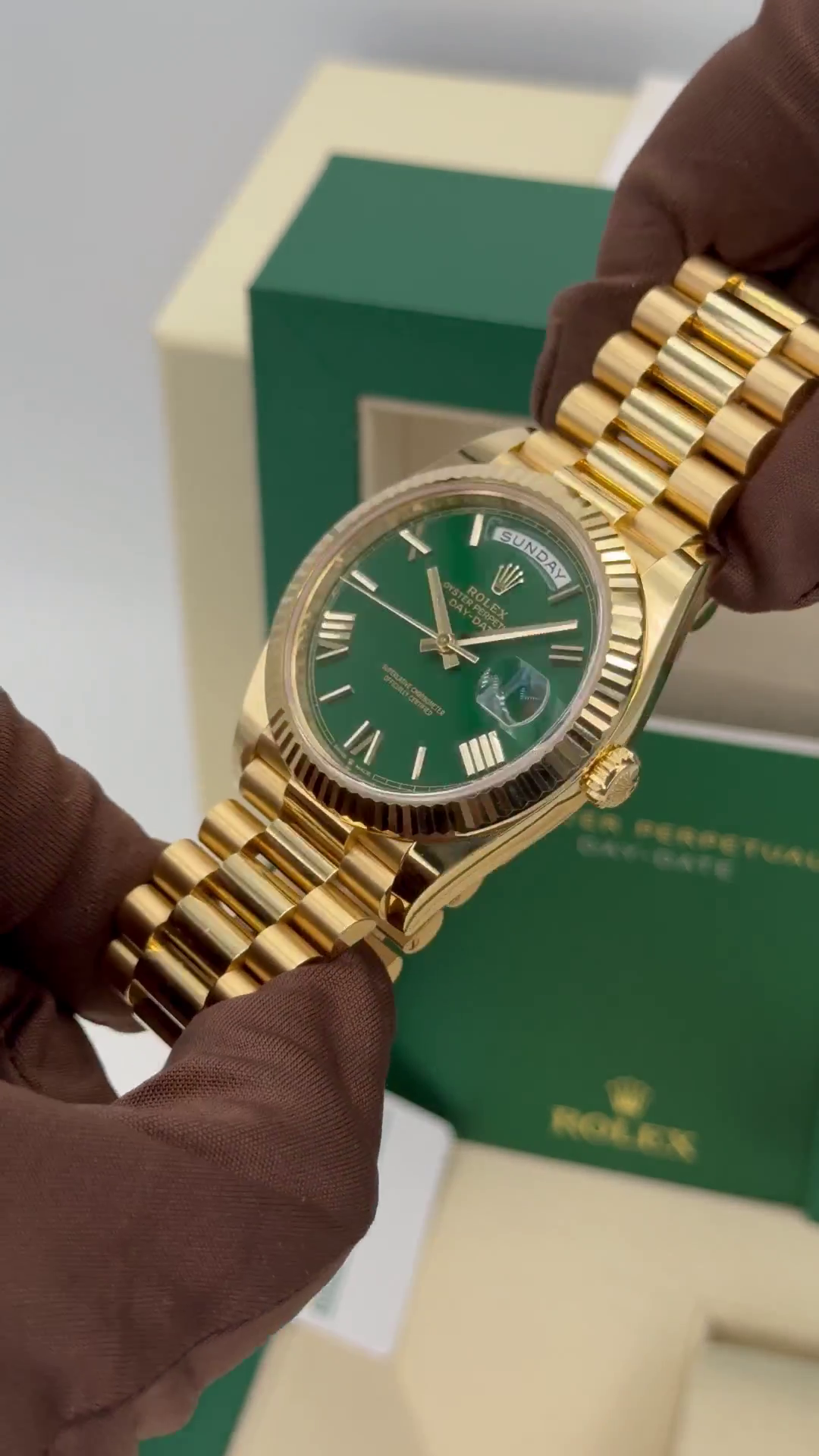 Rolex Day-Date President 40mm Yellow Gold Green Roman Money Dial - 228238 - Image 8