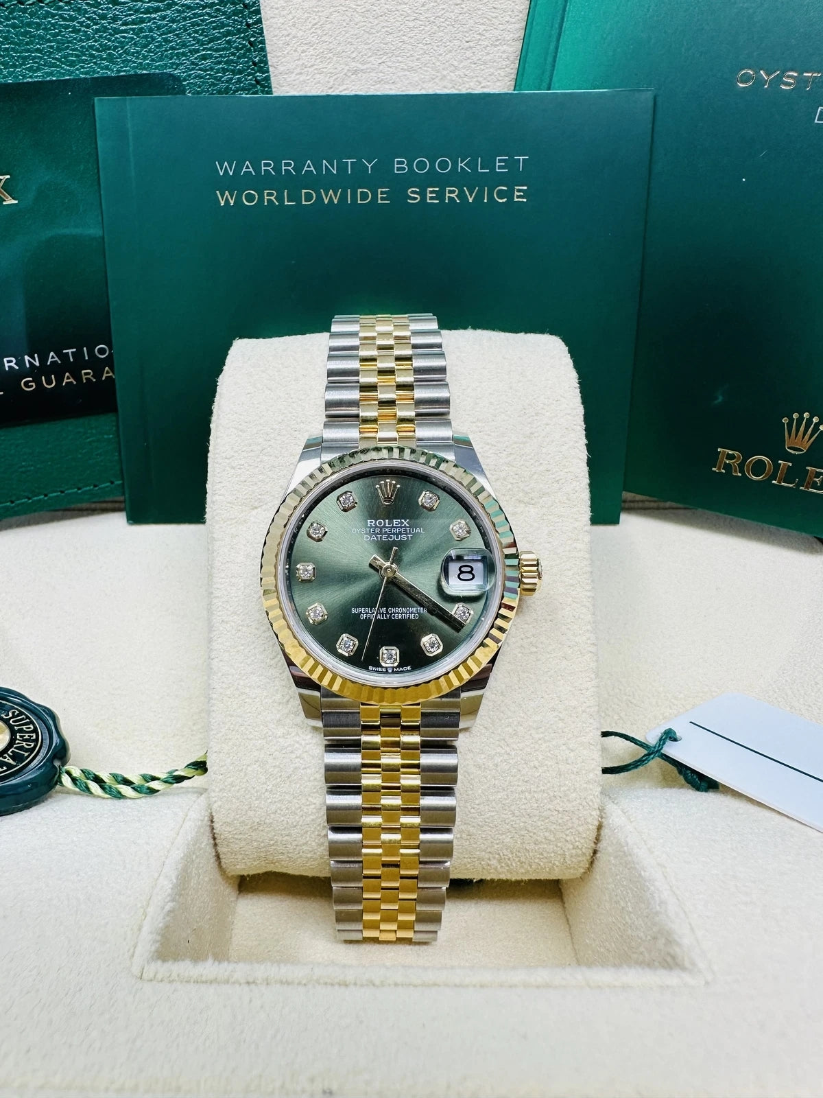 Rolex Datejust m278273-0029/0030 31mm Olive Green Dial Stainless Steel and Yellow Gold Oyster Watch - Image 4