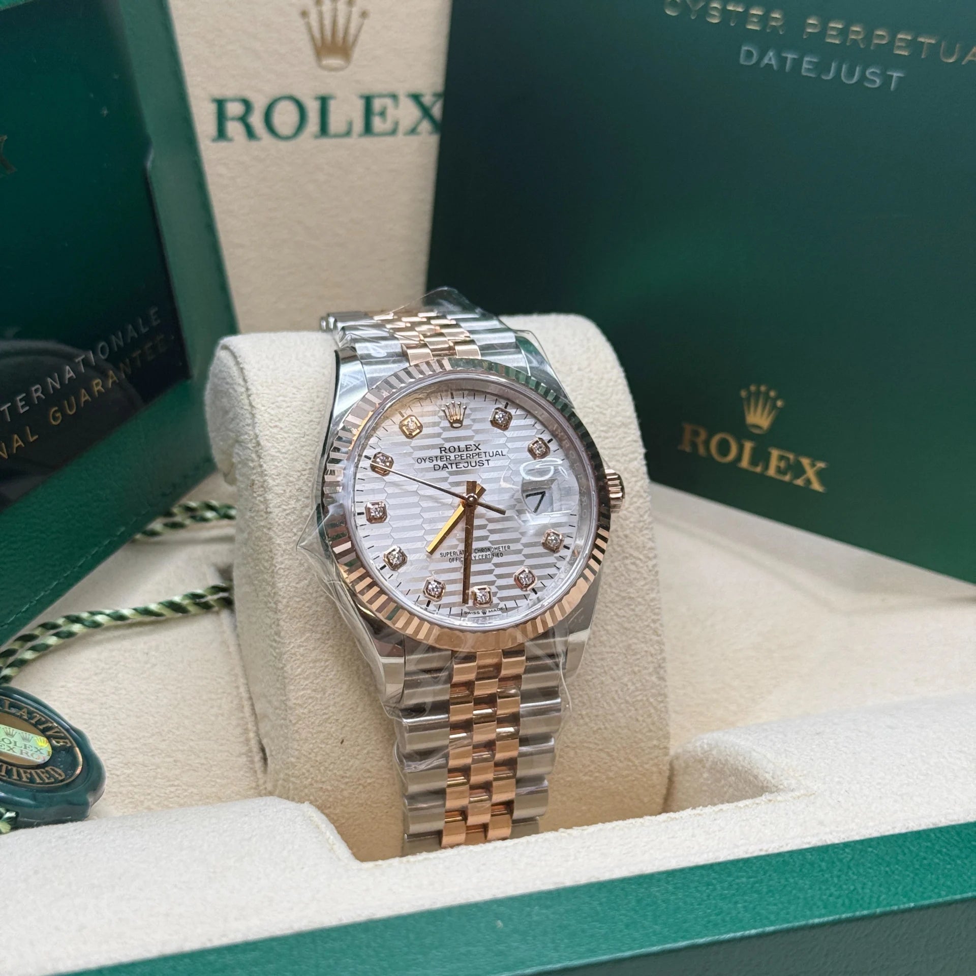 Rolex Datejust 36mm 126231 Silver Fluted Motif Dial Oystersteel and Everose gold Bracelet - Image 9