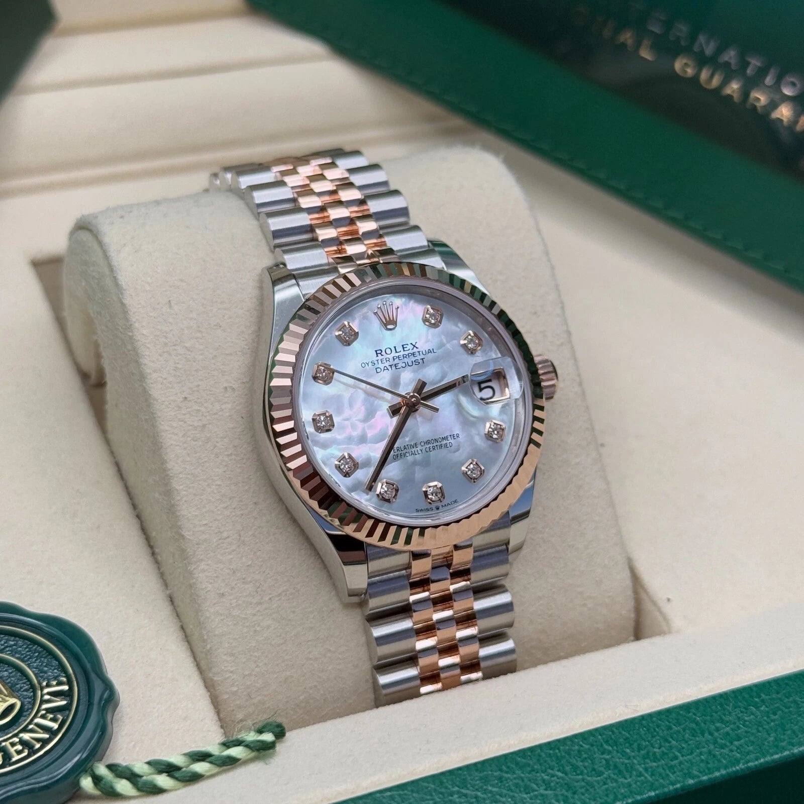 Rolex Lady-Datejust 28mm 279171 White Mother Of Pearl Diamond Oyster Stainless Steel and Rose Gold - Image 3