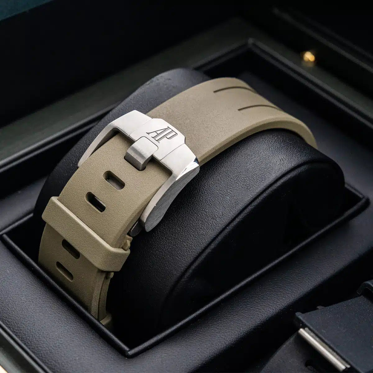 Audemars Piguet Royal Oak Offshore Watch 43mm 26420SO.OO.A600CA.01 - Image 2