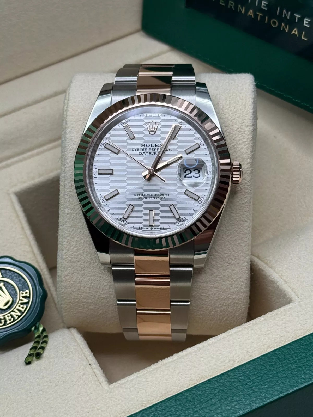 Rolex Datejust 41mm 126331 Silver Fluted Motif Dial Two Tone Stainless Steel & 18K Rose Gold Jubilee Bracelet Men's Watch - Image 10