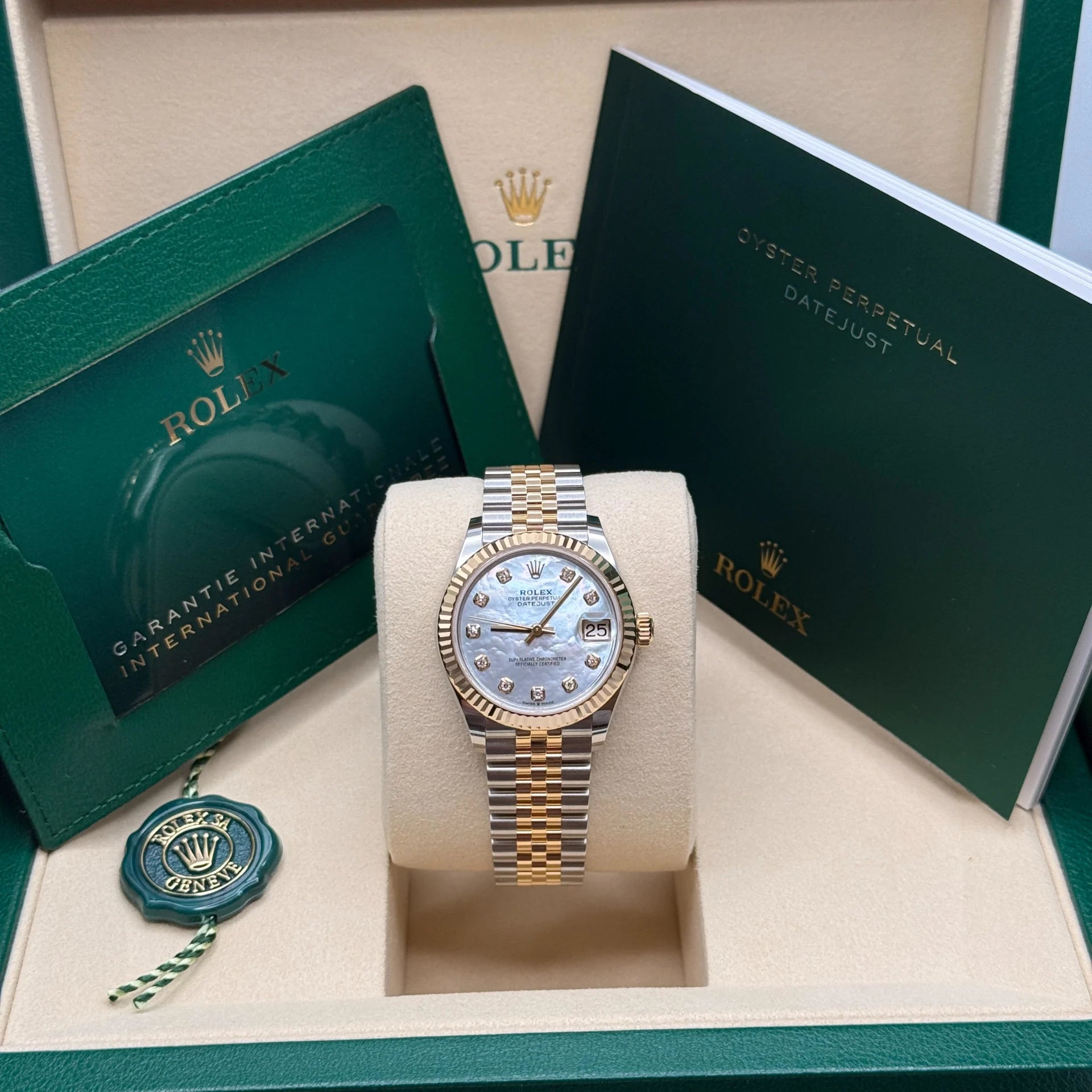 Rolex Datejust m278273-0027/0028 31mm White Mother-of-Pearl Dial Stainless Steel and Yellow Gold Oyster Watch - Image 10