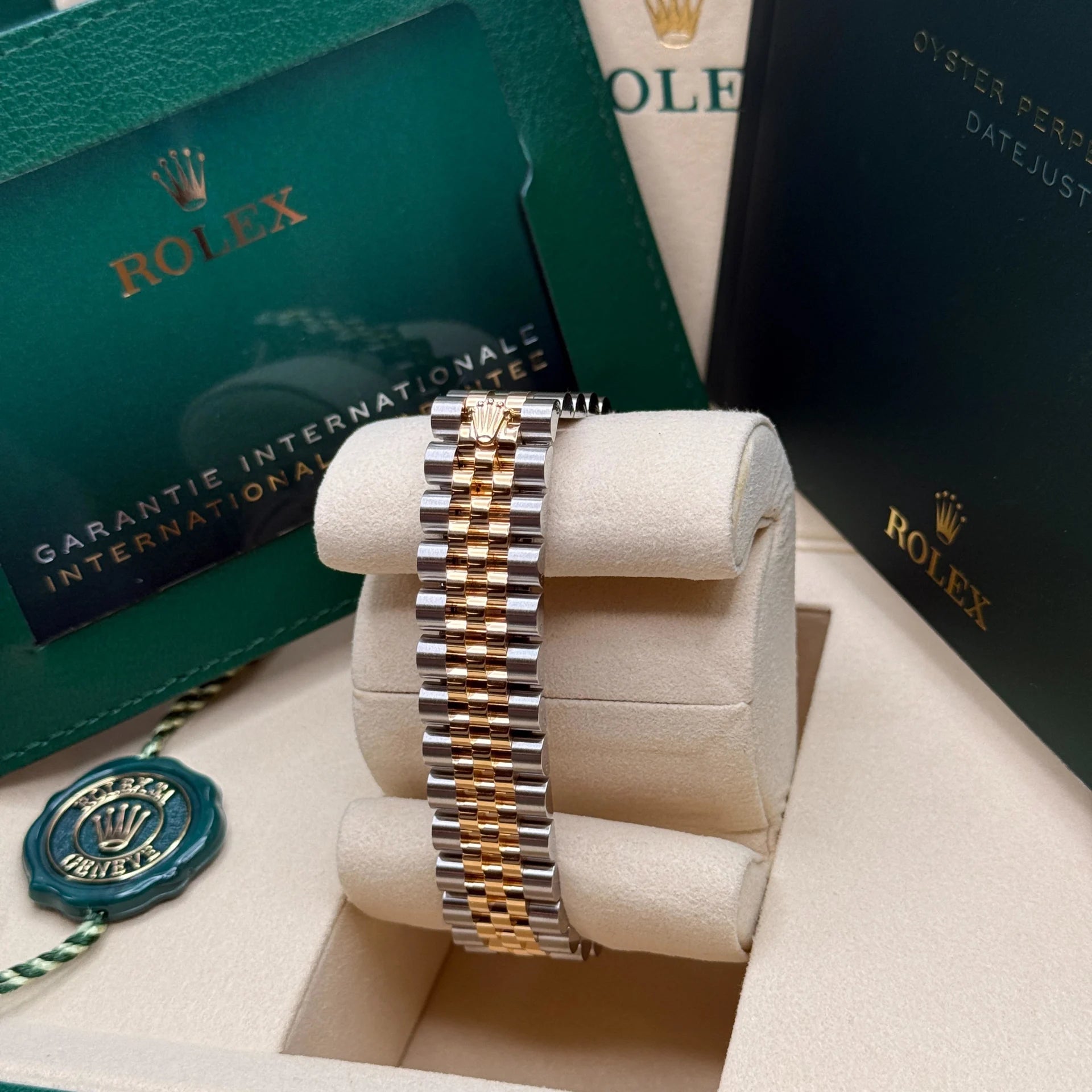 Rolex Datejust m278273-0027/0028 31mm White Mother-of-Pearl Dial Stainless Steel and Yellow Gold Oyster Watch - Image 14