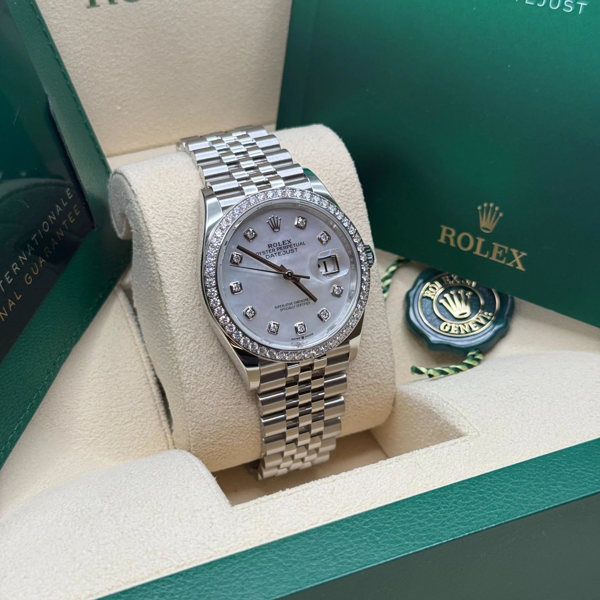 Rolex Datejust 36mm 126284 Mother-of-Pearl Dial Oyster Bracelet - Image 3