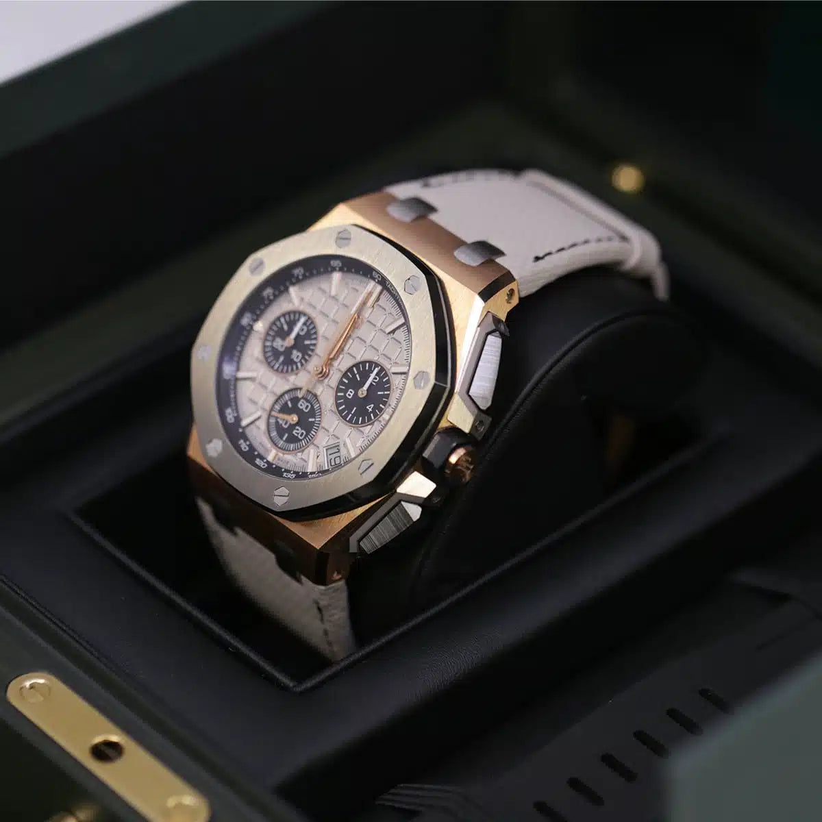 Audemars Piguet Royal Oak Offshore Chronograph 43mm 26420OI.OO.A015VE.01 - Image 4