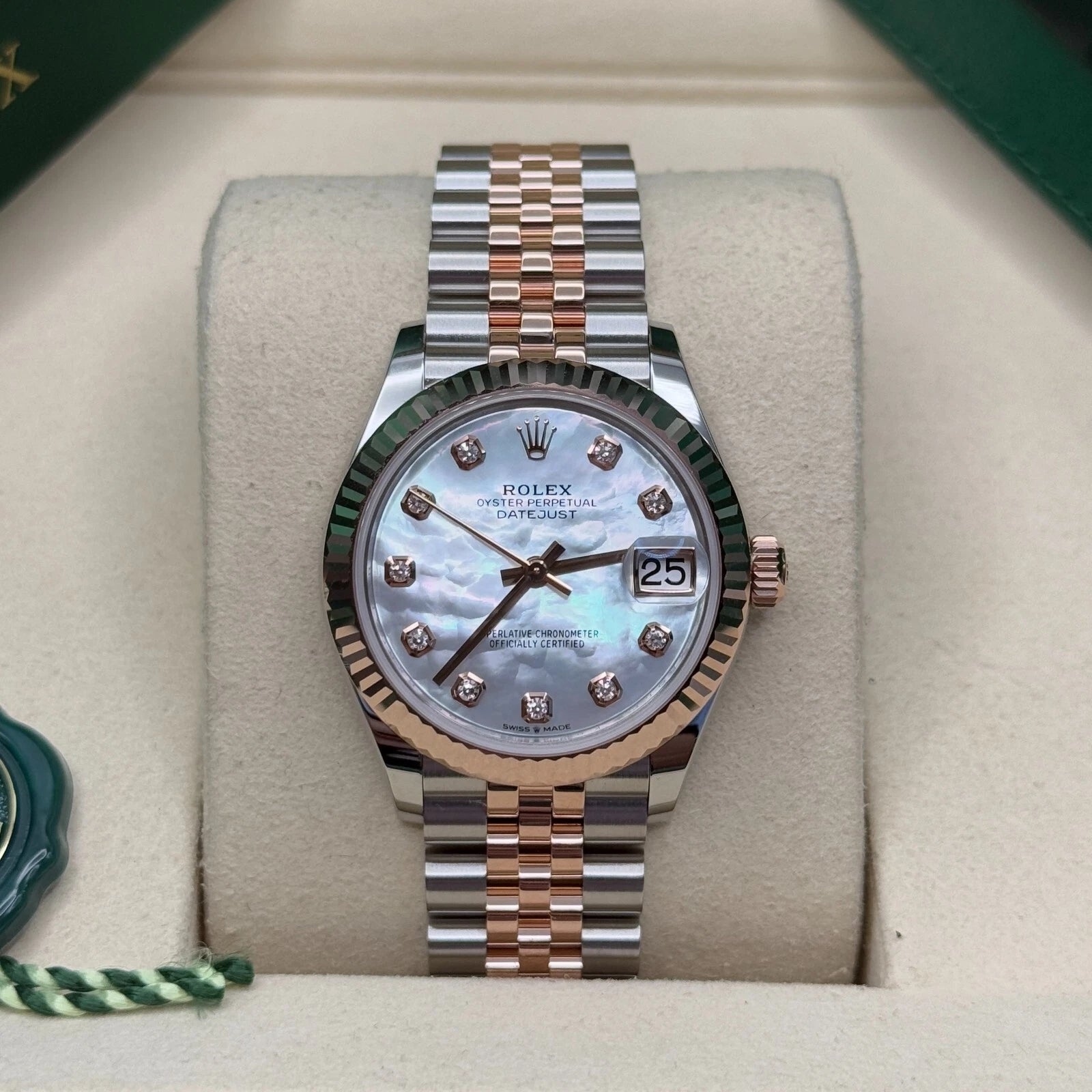 Rolex Lady-Datejust 28mm 279171 White Mother Of Pearl Diamond Oyster Stainless Steel and Rose Gold - Image 2