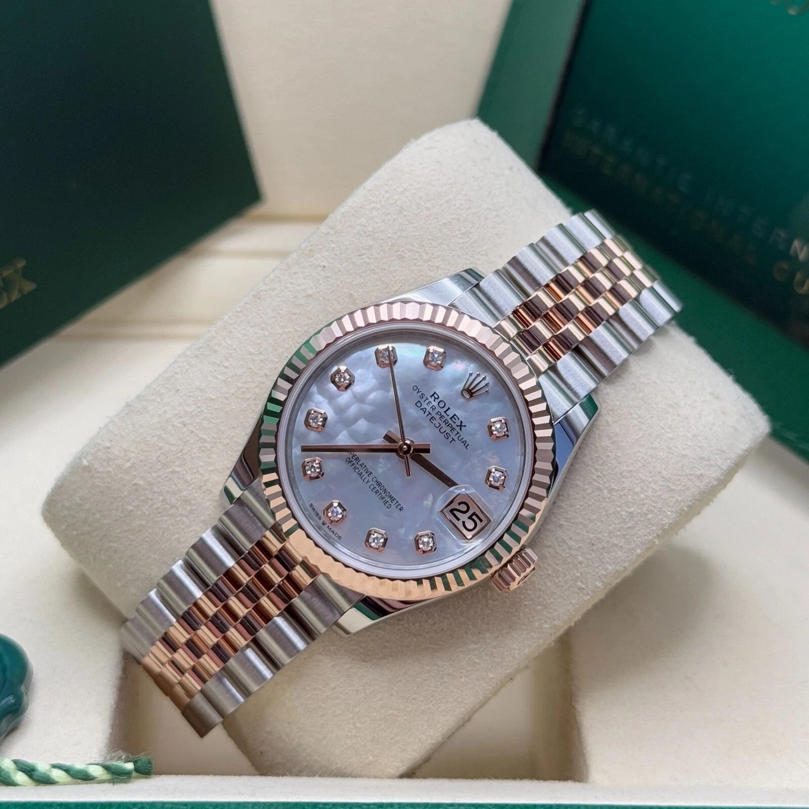 Rolex Lady-Datejust 28mm 279171 White Mother Of Pearl Diamond Oyster Stainless Steel and Rose Gold - Image 9