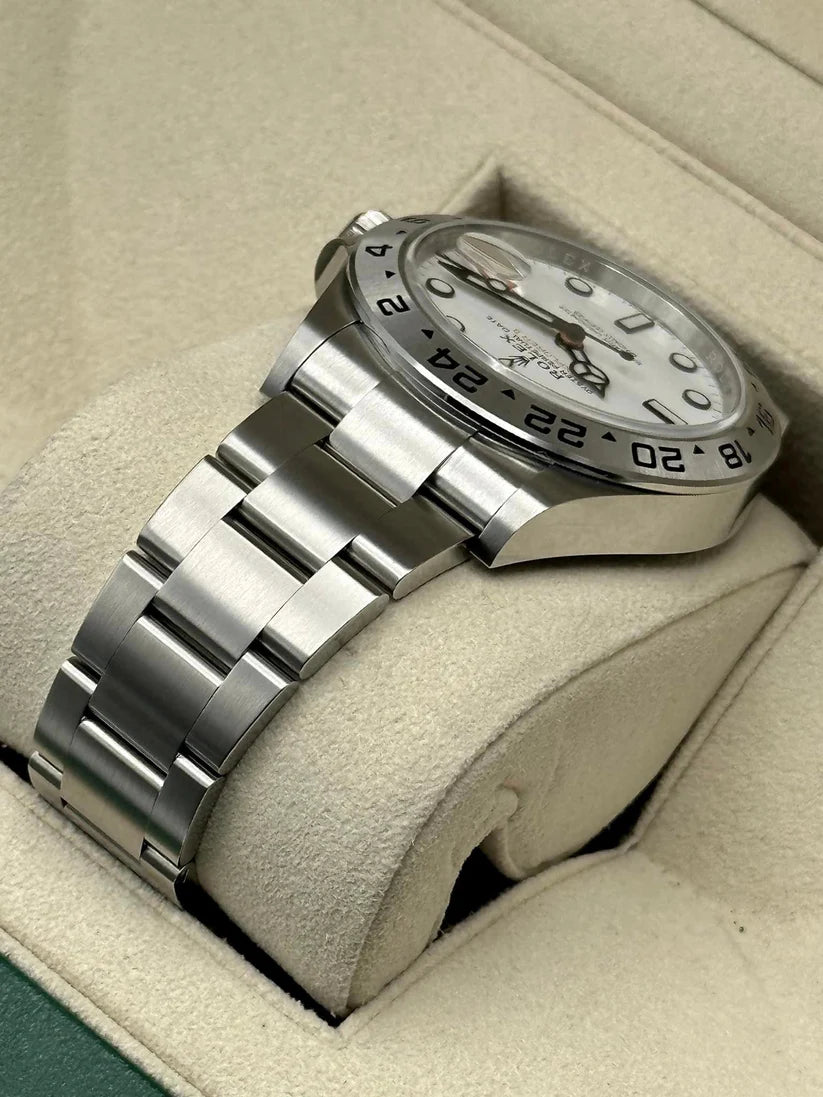 Rolex Explorer II 226570 42mm White Dial Men’s Watch - Image 4