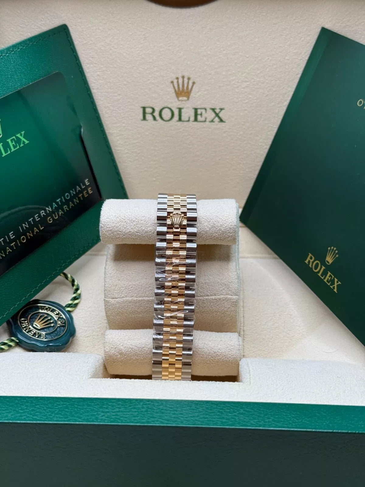Rolex Datejust m278273-0025/0026 31mm Champagne Dial Stainless Steel and Yellow Gold Oyster Watch - Image 9