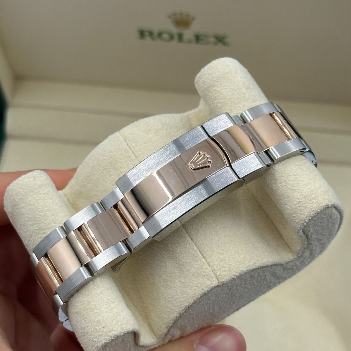 Rolex Datejust 36mm 126281 Slate Fluted Motif Diamond Dial Diamond Bezel and Oyster Bracelet - Image 12