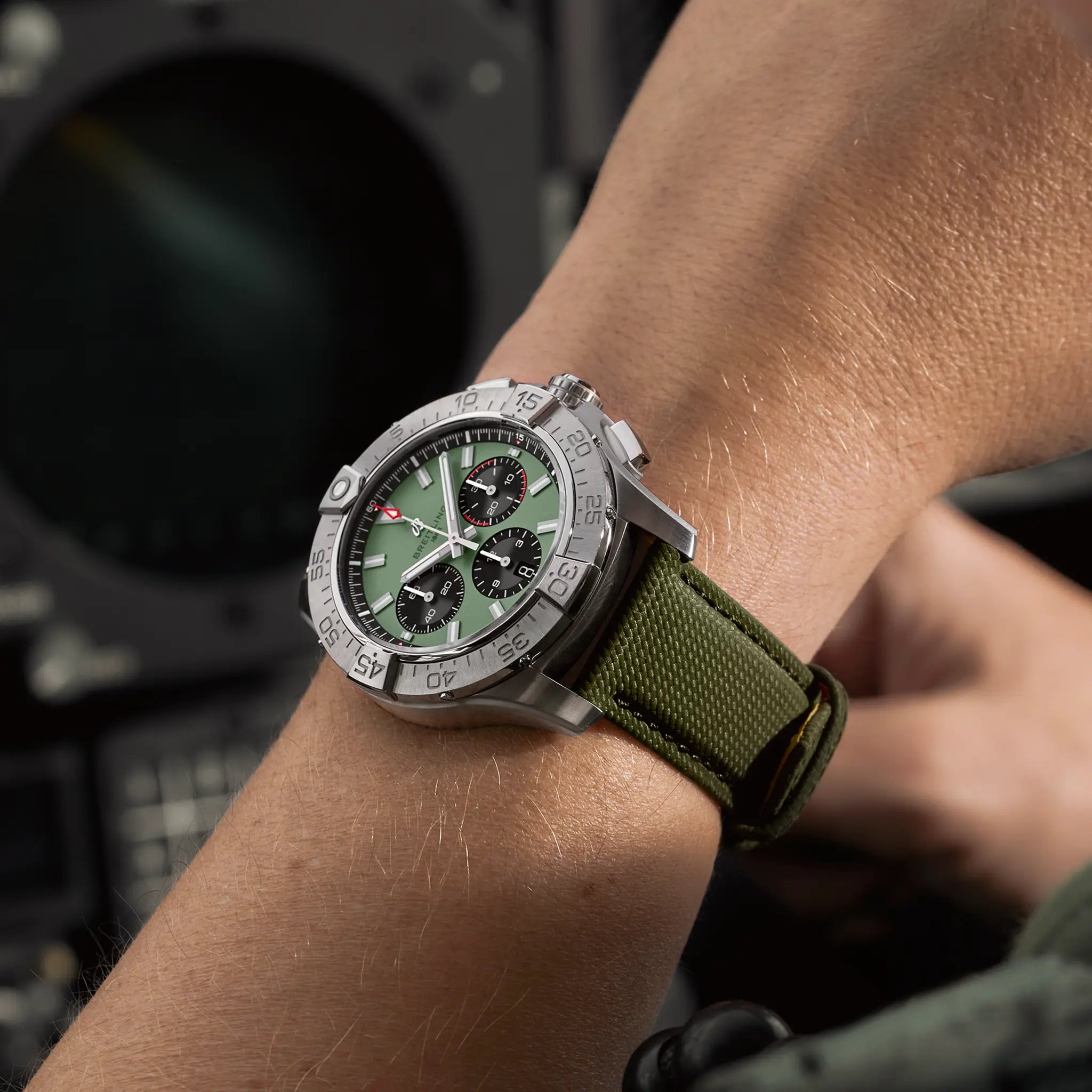 Breitling Avenger B01 Chronograph 44mm AB0147101L1X1 - Image 4
