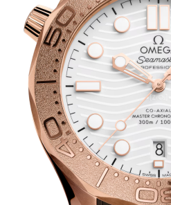 Alternative view of Seamaster Diver 300M Sedna Gold Master Chronometer 42mm 210.52.42.20.04.001