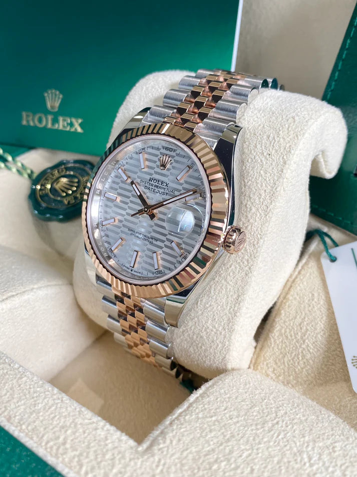 Rolex Datejust 41mm 126331 Silver Fluted Motif Dial Two Tone Stainless Steel & 18K Rose Gold Jubilee Bracelet Men's Watch - Image 4