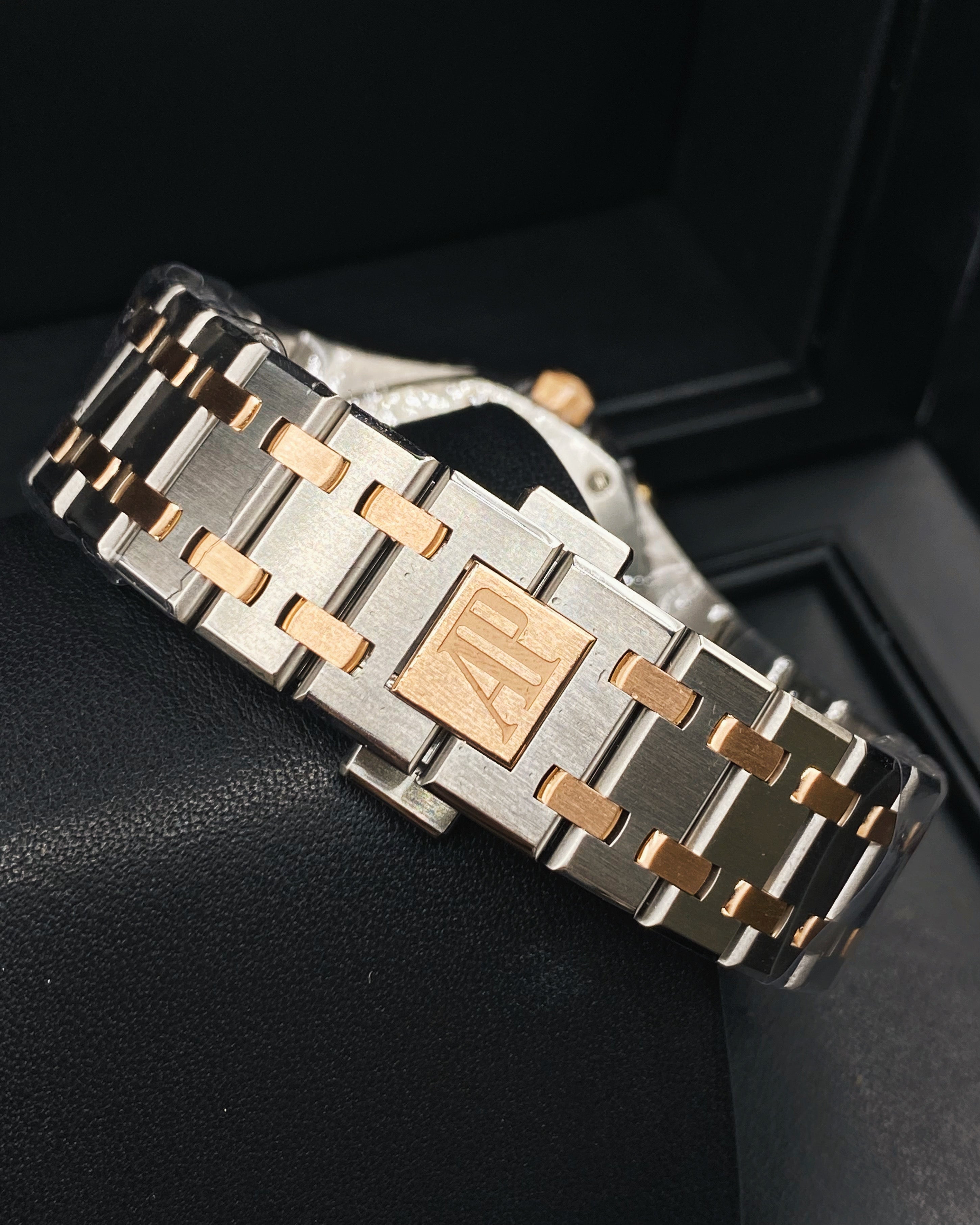 Audemars Piguet Royal Oak Selfwinding Silver dial, 37mm, Steel and 18k Rose gold, - Image 5