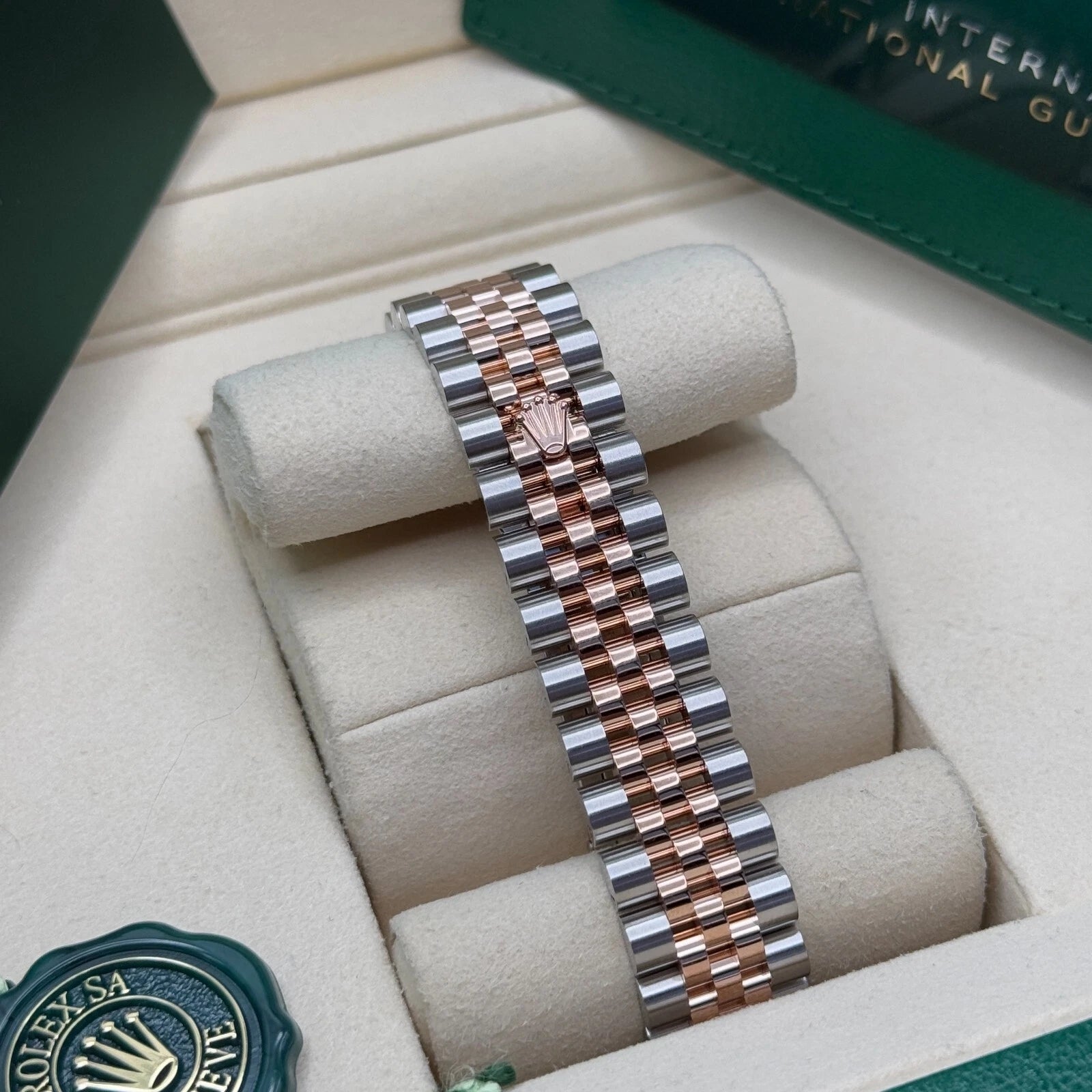 Rolex Lady-Datejust 28mm 279171 White Mother Of Pearl Diamond Oyster Stainless Steel and Rose Gold - Image 10