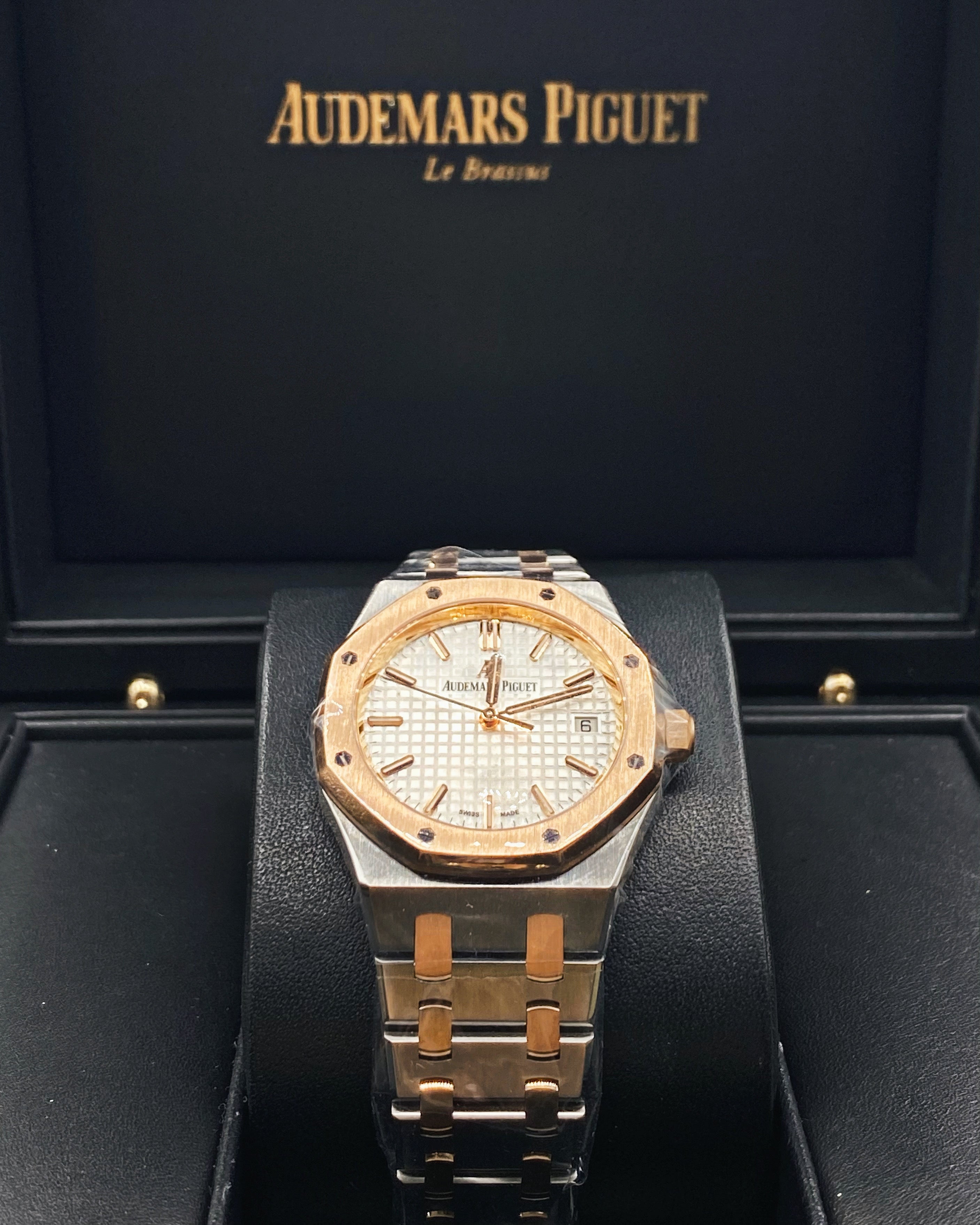 Audemars Piguet Royal Oak Selfwinding Silver dial, 37mm, Steel and 18k Rose gold, - Image 4