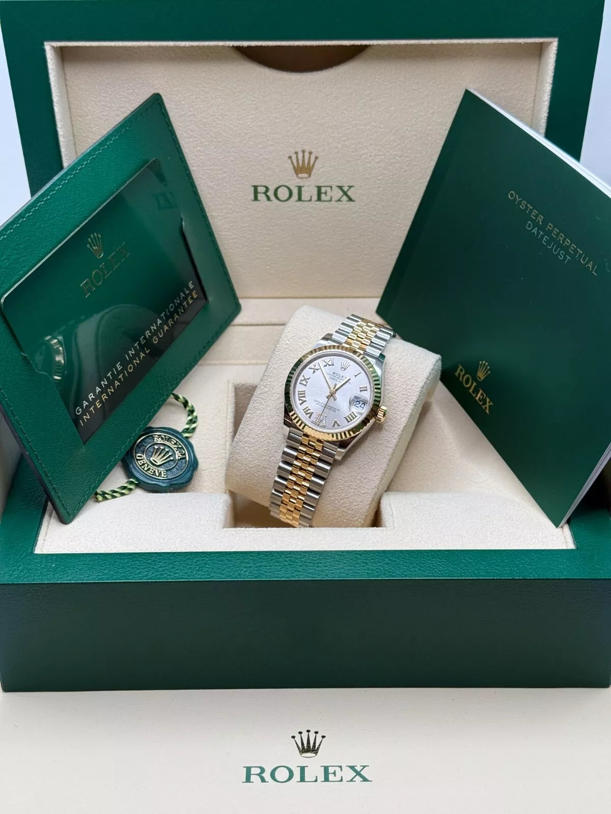 Rolex Datejust m278273-0003/0004 31mm Silver Dial Stainless Steel and Yellow Gold Oyster Watch - Image 16