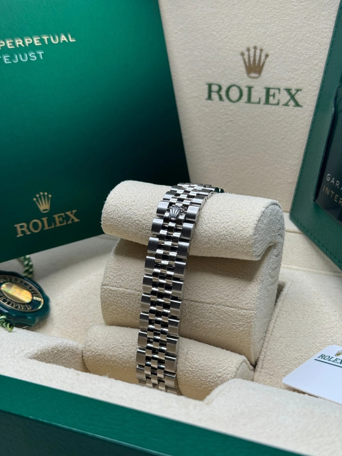 Rolex Lady-Datejust 279160 Oyster Perpetual 28mm White Dial Oyster Bracelet - Image 7