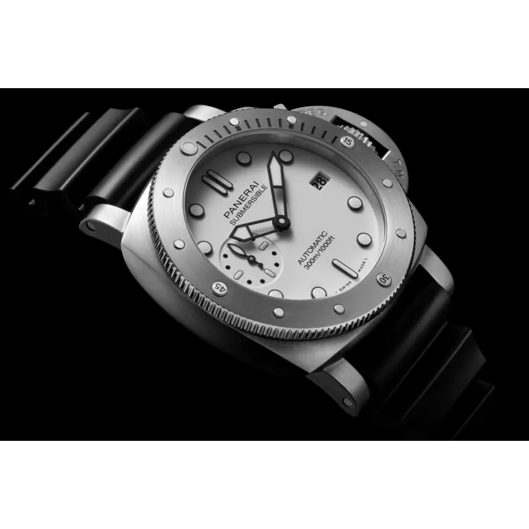 Panerai Submersible 42mm PAM01590 - Image 3