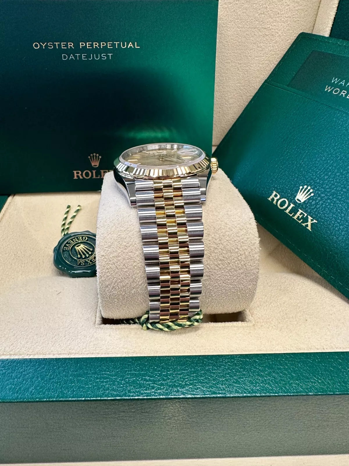 Rolex Datejust 36mm 126233 Golden Fluted Motif 36mm Dial Oyster Bracelet - Image 10